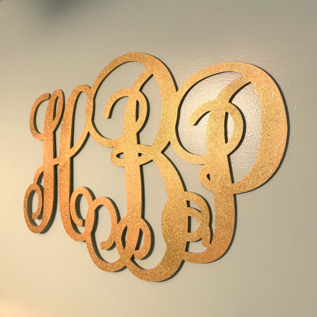 Letrero de madera con monograma personalizado