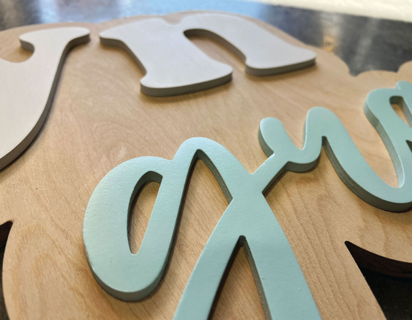 Letrero de madera personalizado con nombre para habitación de niños