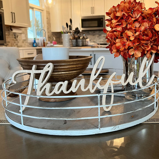 Mesa de madera con diseño "Agradecido"